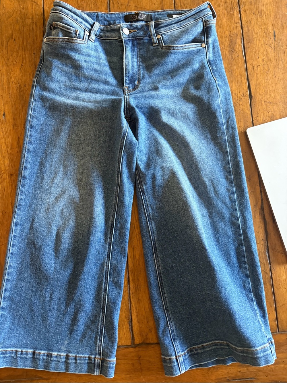 Judy Blue women’s size 7 (fits like a 10) Jeans with, cropped wide leg